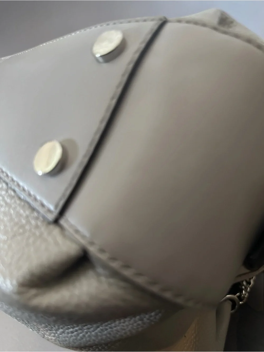 Michael Kors Lillie Large Pebbled Leather Chain Shoulder Bag Tote Pearl Grey